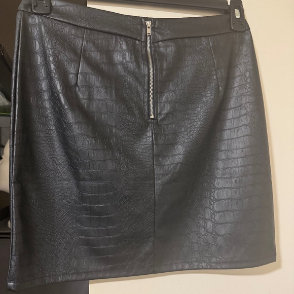 Women’s Spandex Skirt - Picture 2 of 2